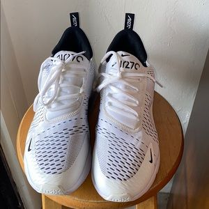White Nike 270’s